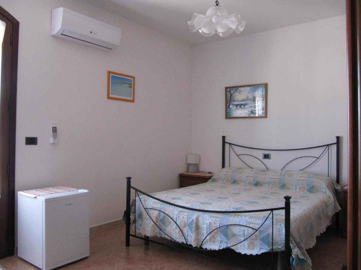 Il Portico Bed & Breakfast Uras Bagian luar foto