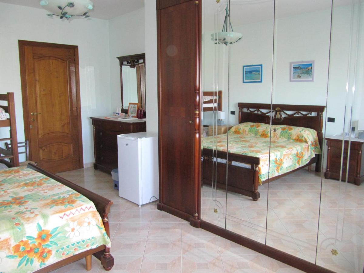 Il Portico Bed & Breakfast Uras Bagian luar foto
