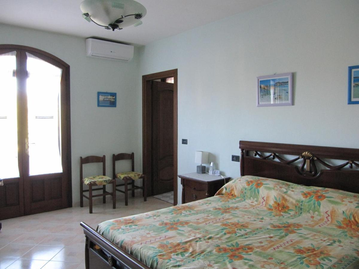 Il Portico Bed & Breakfast Uras Bagian luar foto