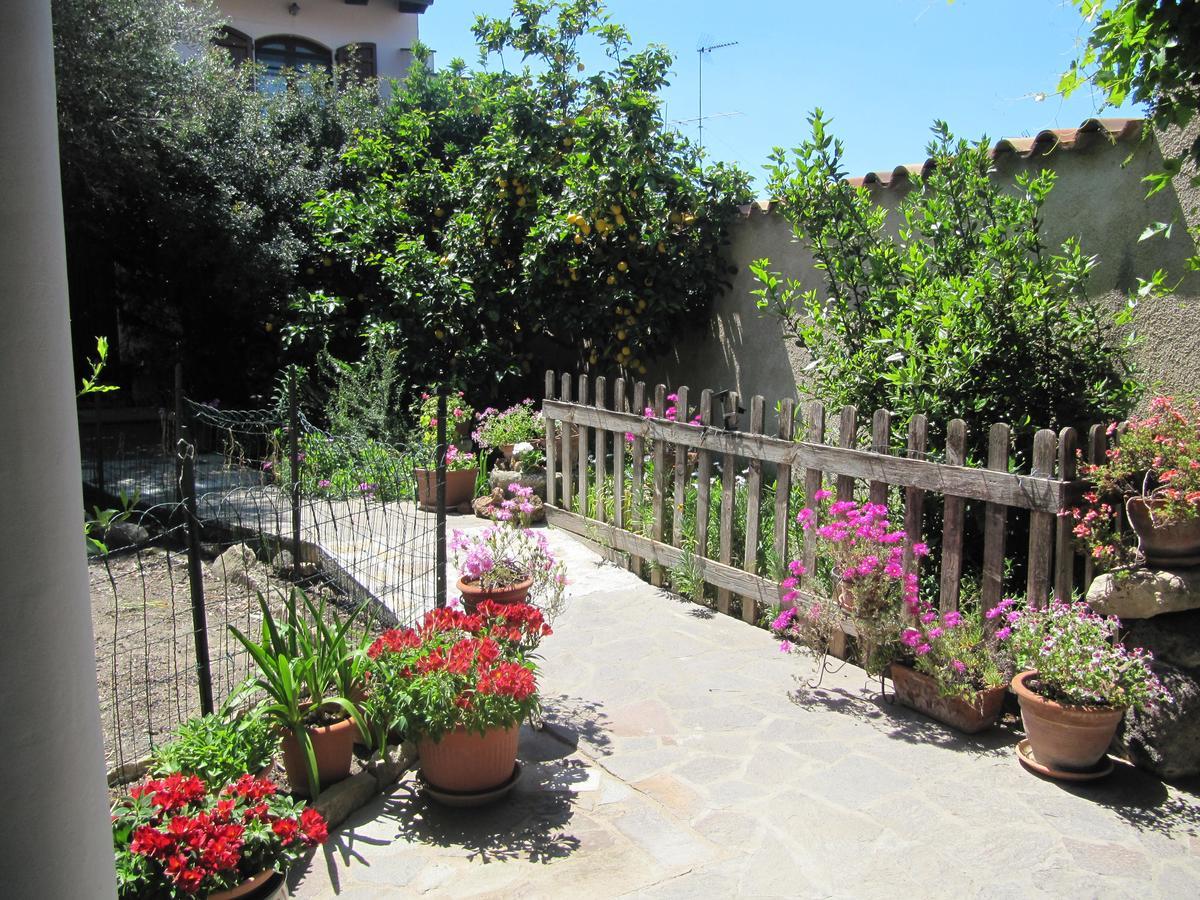 Il Portico Bed & Breakfast Uras Bagian luar foto