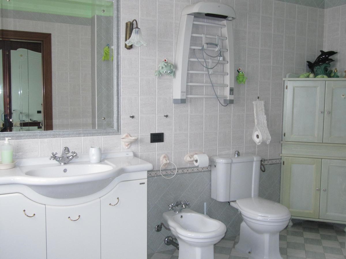 Il Portico Bed & Breakfast Uras Bagian luar foto