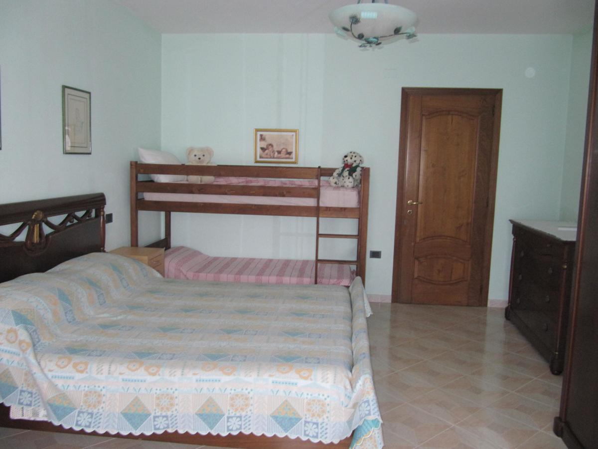 Il Portico Bed & Breakfast Uras Bagian luar foto