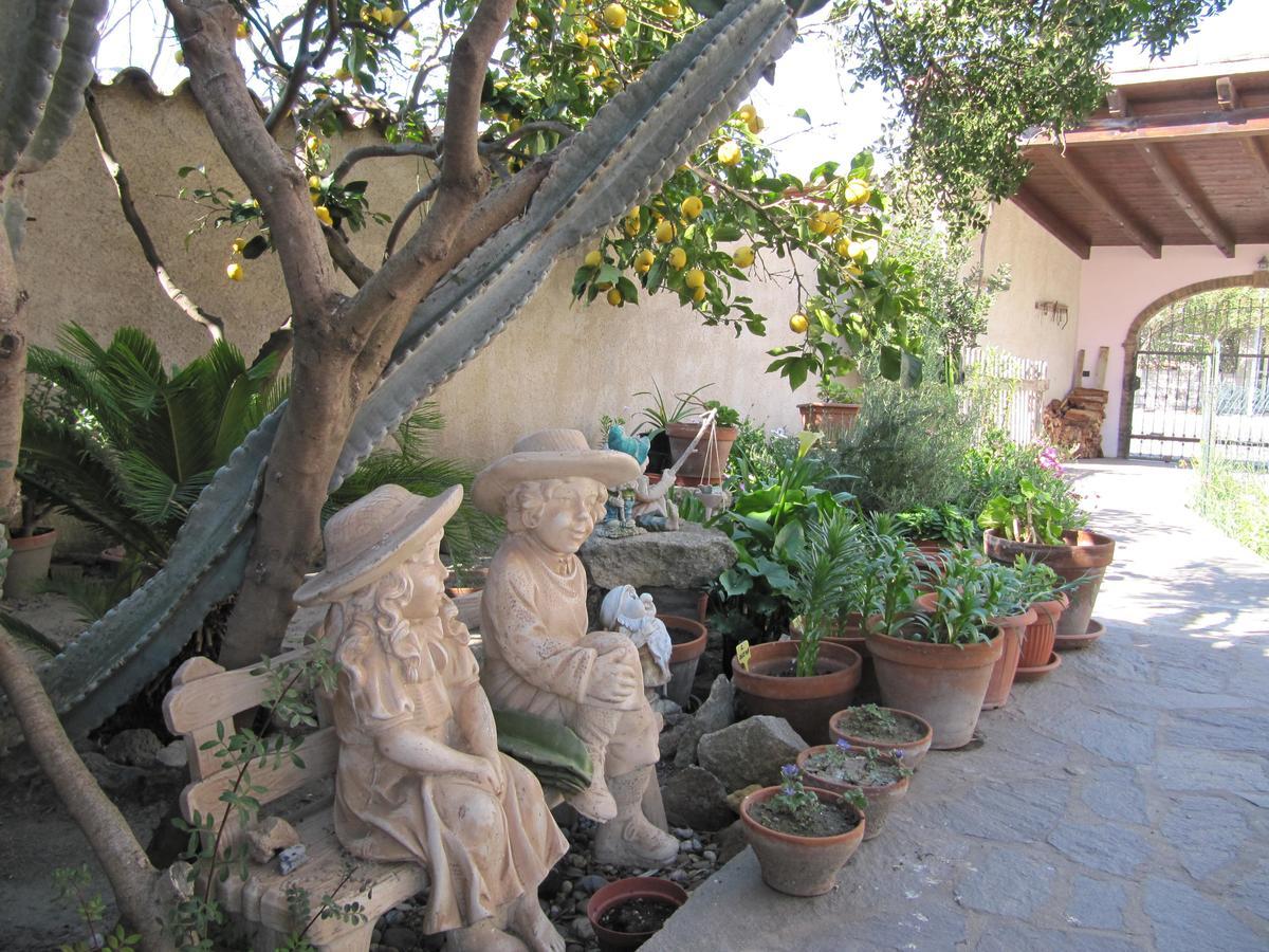 Il Portico Bed & Breakfast Uras Bagian luar foto