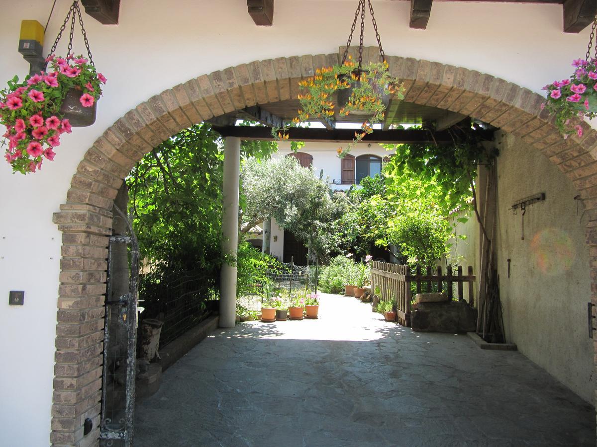 Il Portico Bed & Breakfast Uras Bagian luar foto