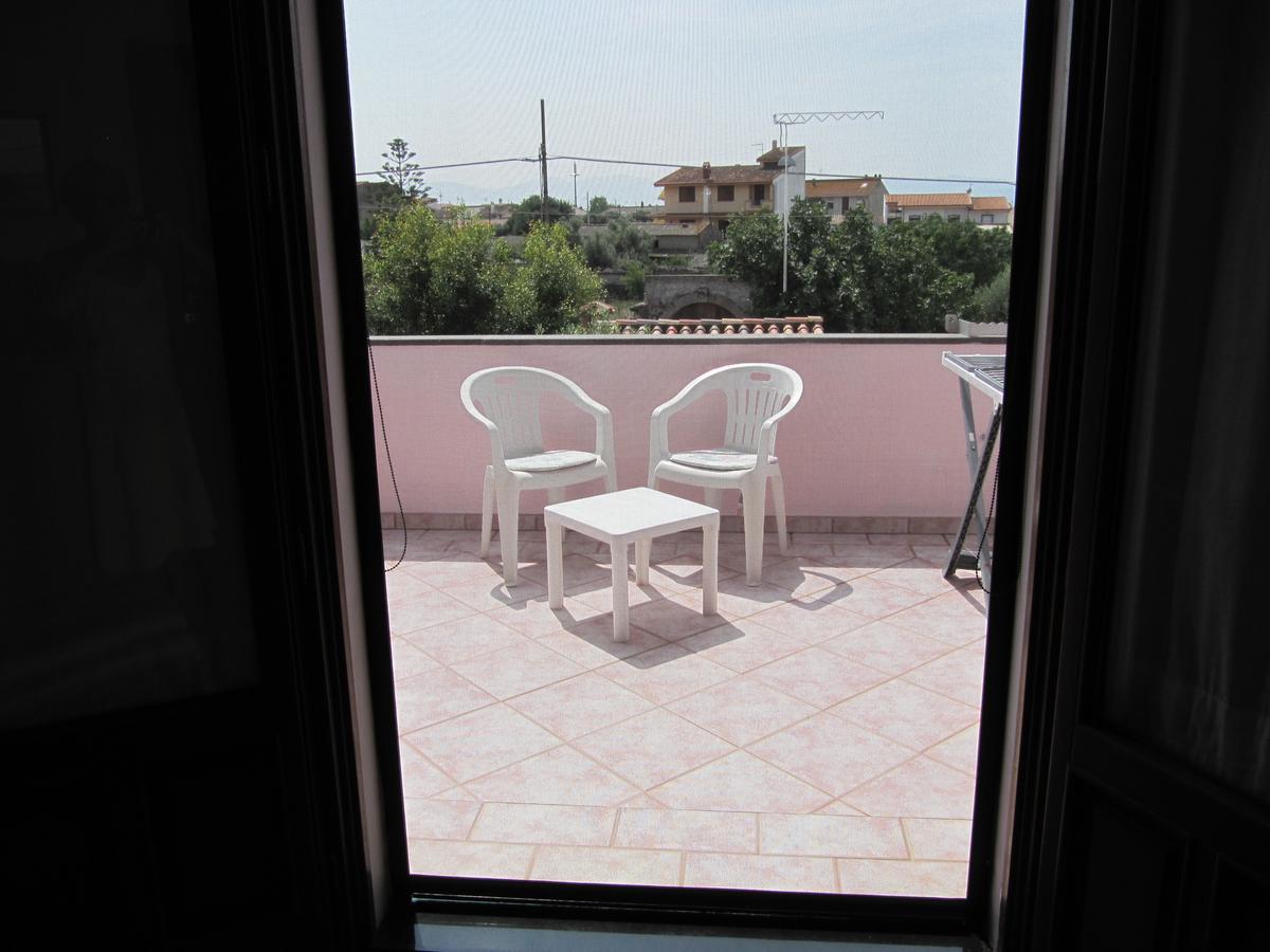 Il Portico Bed & Breakfast Uras Bagian luar foto